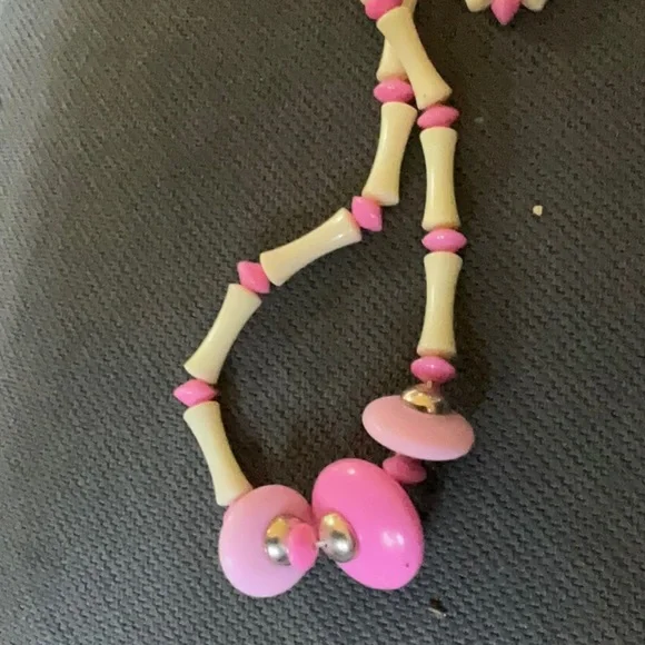 “MCM PINK BEADED VINTAGE NECKLACE” Costume Jewelry. - Picture 11 of 13